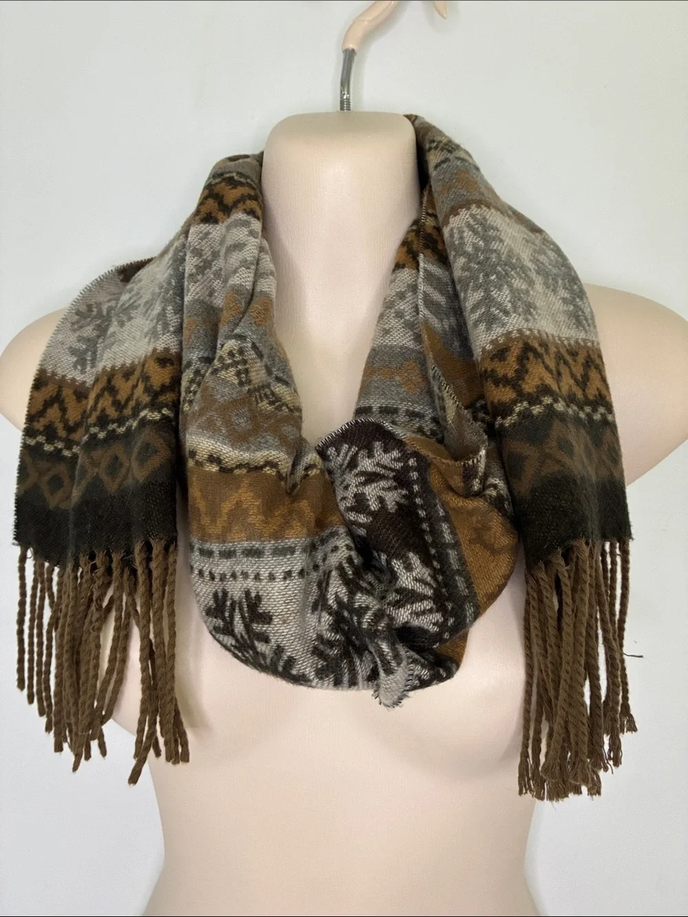 V. FRAAS fraas scarf